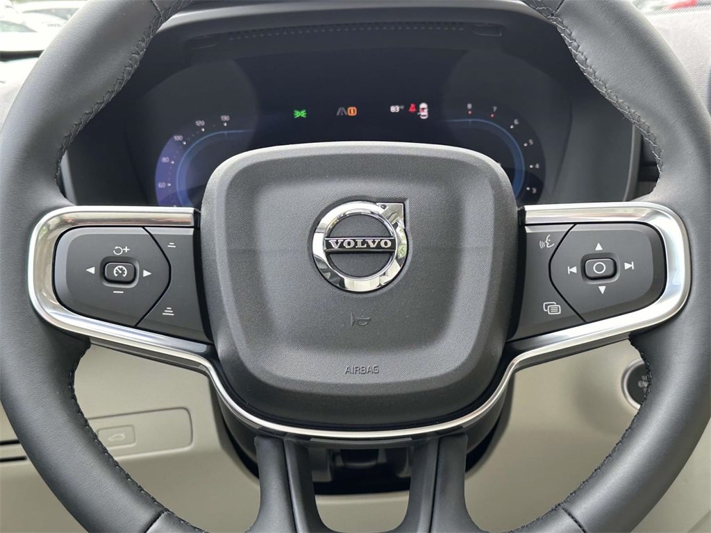 Certified 2025 Volvo XC40 B5 Ultra w/ Protection Package Premier AWD/4WD image 16