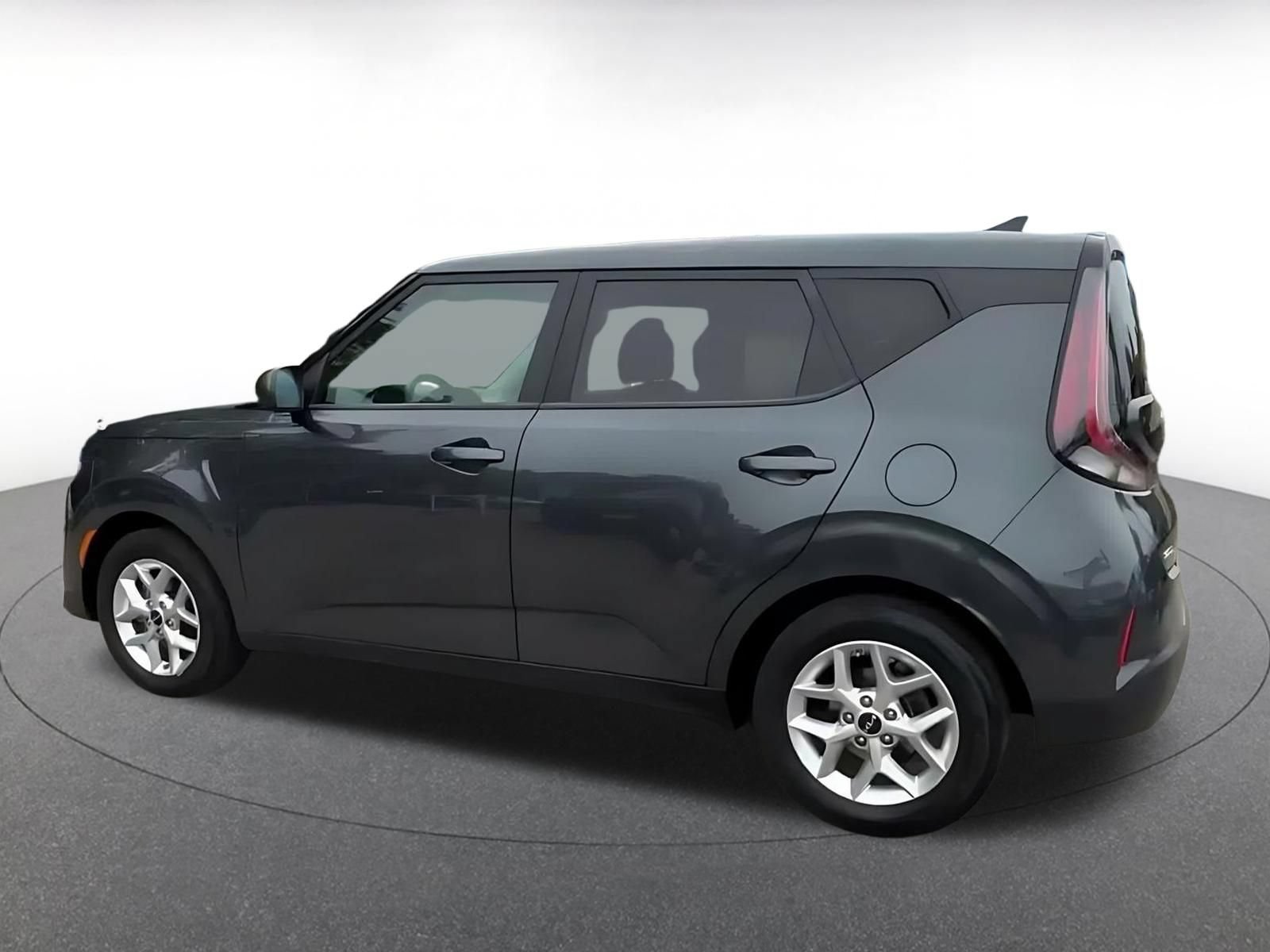 Used 2025 Kia Soul LX w/ LX Technology Package FWD image 9