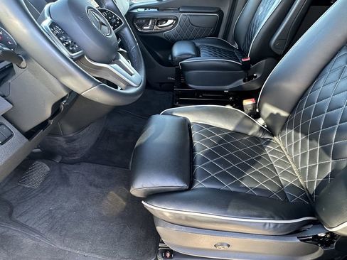 Used 2022 Mercedes-Benz Sprinter 3500 image 9