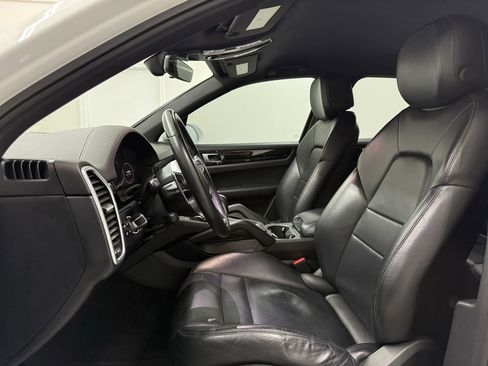 Used 2019 Porsche Cayenne Sport Utility 4D image 13