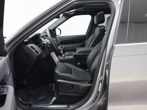 Used 2025 Land Rover Discovery S image 5