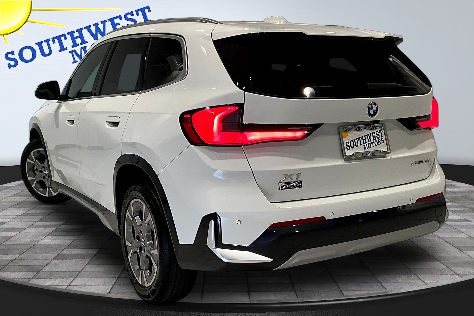 Used 2025 BMW X1 xDrive28i AWD/4WD image 5