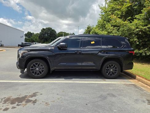Used 2023 Toyota Sequoia Platinum AWD/4WD image 4
