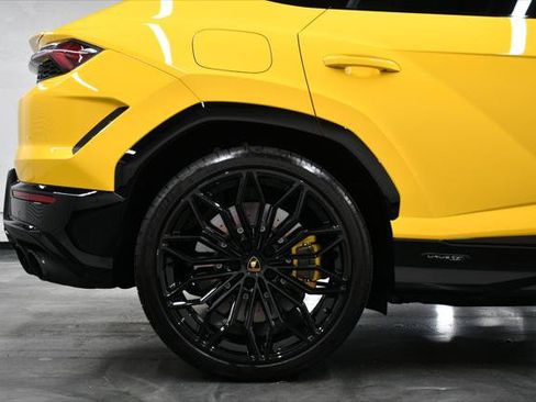 Used 2025 Lamborghini Urus SE AWD/4WD image 23