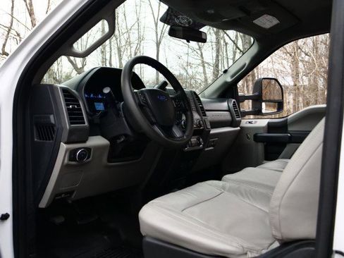 Used 2019 Ford F550 XL / DRW / Knapheide KUV / V8 image 16