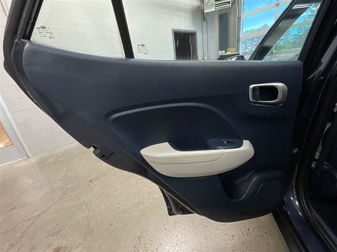 Used 2021 Hyundai Venue FWD image 21