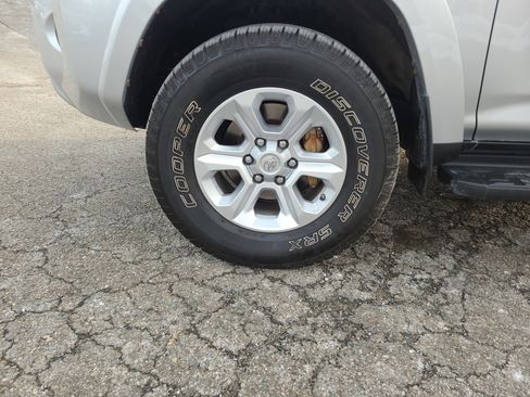 Used 2018 Toyota 4Runner SR5 Premium image 10