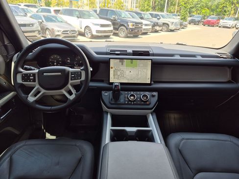 Used 2025 Land Rover Defender 110 X-Dynamic SE AWD/4WD image 25