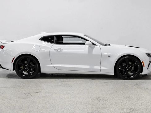 Used 2018 Chevrolet Camaro SS RWD image 5