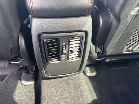 Used 2025 Dodge Durango GT RWD image 24