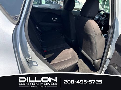 Used 2016 Kia Soul FWD image 12