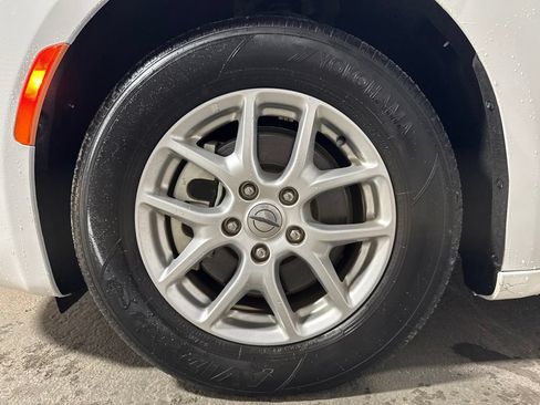 Used 2022 Chrysler Voyager LX FWD image 34