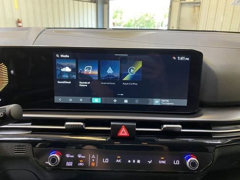 Used 2026 Kia Sportage EX FWD image 40