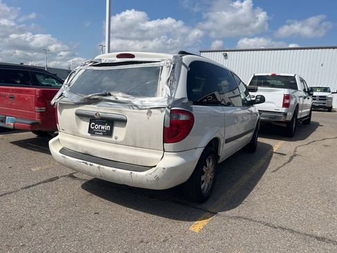 Used 2006 Chrysler Town & Country w/ Popular Equipment Group I image 16