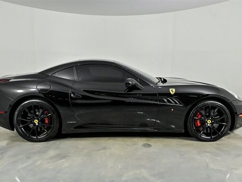 Used 2010 Ferrari California RWD image 32