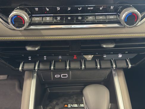 New 2026 Chevrolet Colorado ZR2 w/ Technology Package AWD/4WD image 21