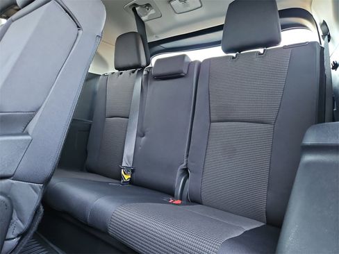 Used 2023 Toyota Highlander Platinum image 30