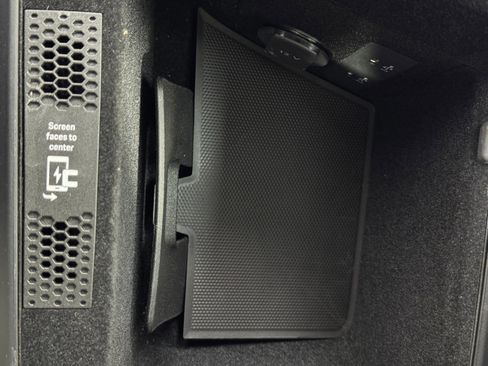 Used 2023 Porsche Taycan 4S w/ Premium Package image 34