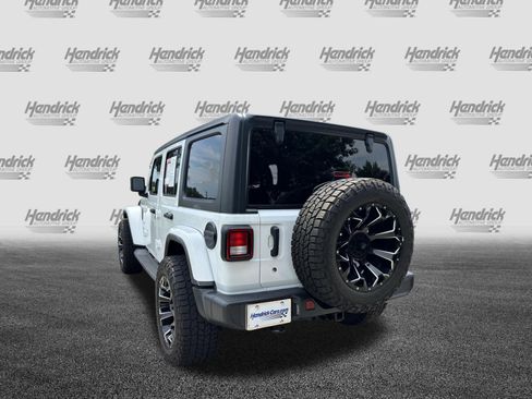 Used 2019 Jeep Wrangler Unlimited Sahara AWD/4WD image 8