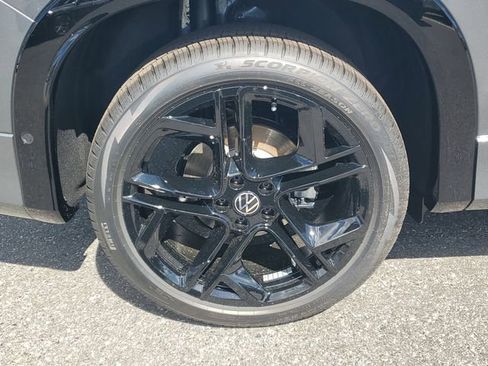 New 2026 Volkswagen Tiguan SE R-Line FWD image 5