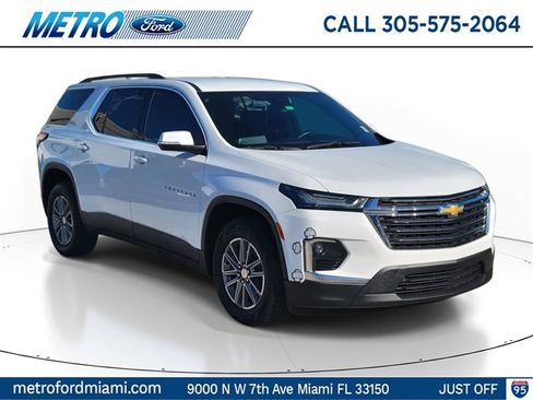 Used 2023 Chevrolet Traverse LT image 1