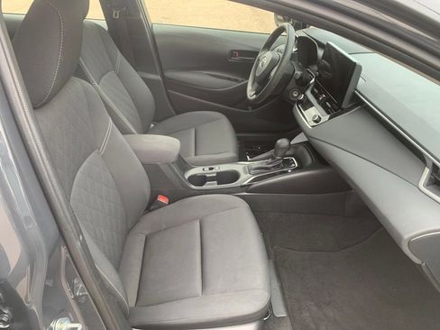 Used 2025 Toyota Corolla LE image 29