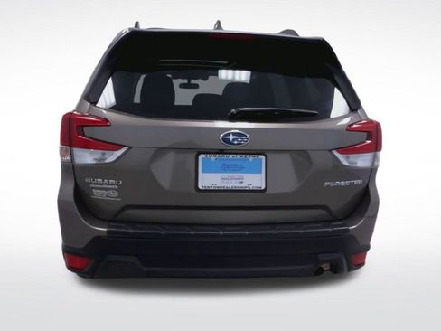 Used 2021 Subaru Forester Premium image 7