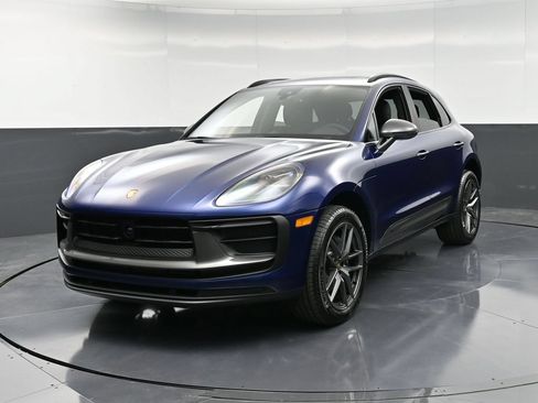 Certified 2026 Porsche Macan AWD/4WD image 1