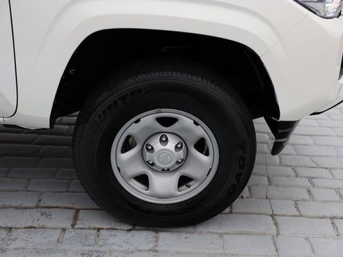 Used 2022 Toyota Tacoma SR image 40