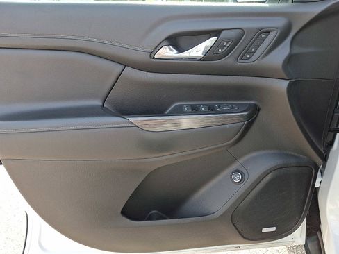 Used 2023 GMC Acadia SLT w/ Elevation Edition image 15