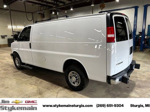 Used 2022 Chevrolet Express 2500 w/ Driver Convenience Package RWD image 7