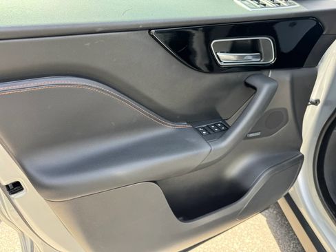 Used 2017 Jaguar F-PACE Prestige image 14