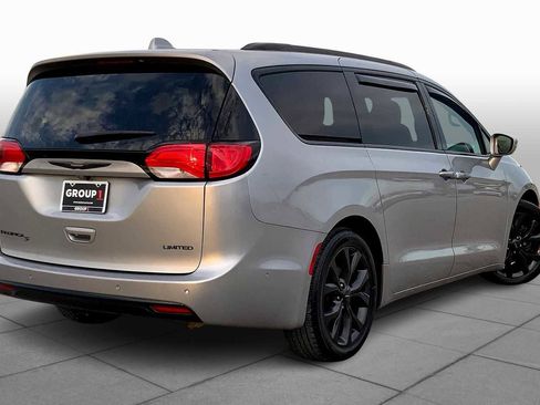 Used 2019 Chrysler Pacifica Limited w/ Advanced Safetytec Group FWD image 13