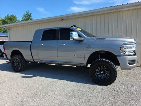 Used 2023 RAM 2500 Laramie AWD/4WD image 2