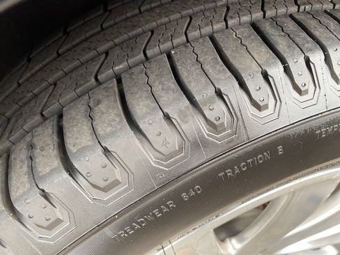 Certified 2020 Buick Envision Essence FWD image 23