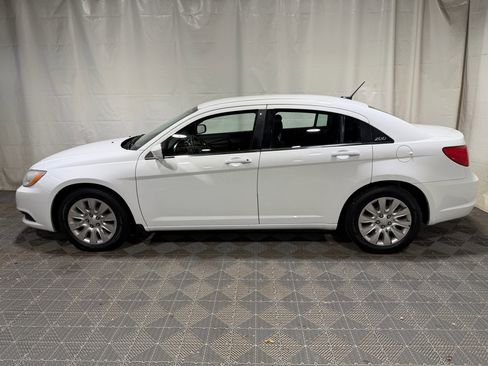 Used 2013 Chrysler 200 LX image 5