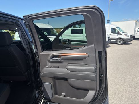 Used 2025 GMC Sierra 1500 Denali AWD/4WD image 16
