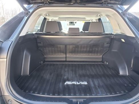 Used 2022 Toyota RAV4 XLE w/ Convenience Package image 7