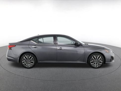Used 2025 Nissan Altima 2.5 SV FWD image 10