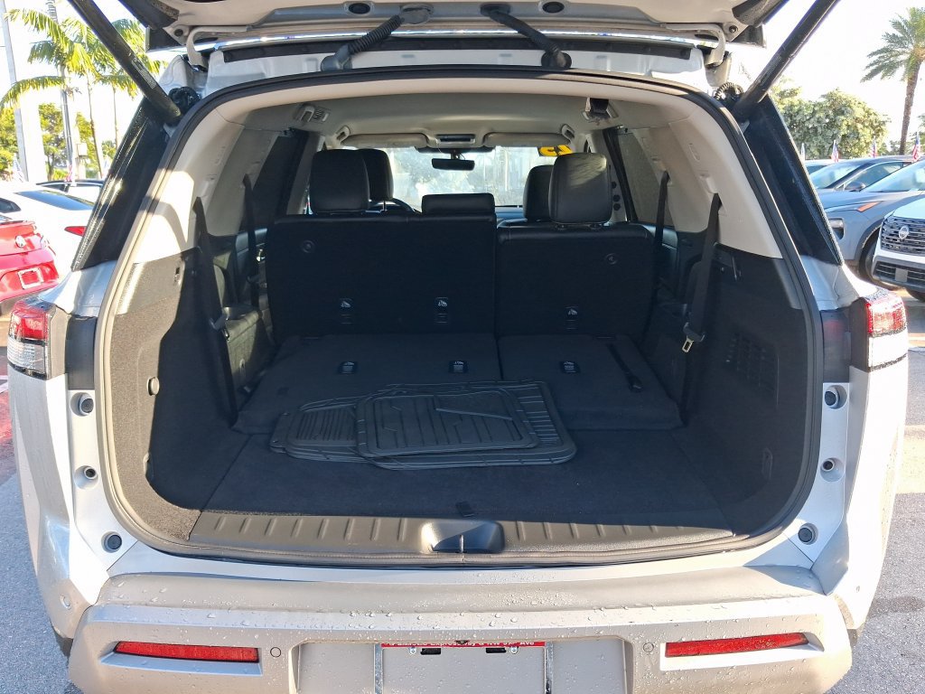 Certified 2023 Nissan Pathfinder SL FWD image 13