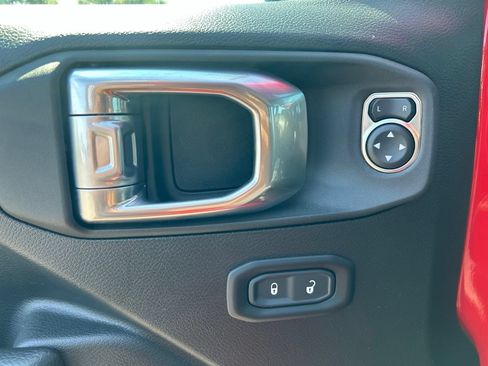 Used 2023 Jeep Gladiator Sport AWD/4WD image 16