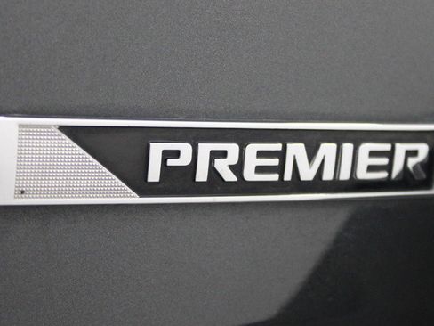 Used 2017 Chevrolet Equinox Premier w/ Enhanced Convenience Package AWD/4WD image 33