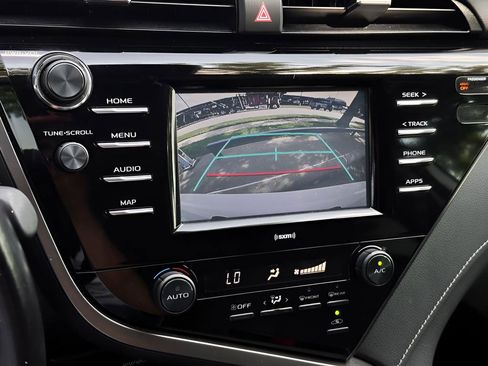 Used 2020 Toyota Camry SE image 10