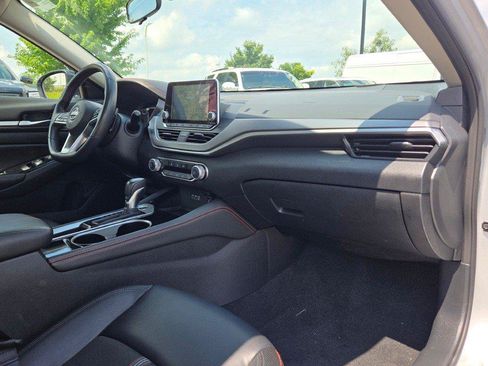 Used 2024 Nissan Altima 2.5 SR FWD image 5