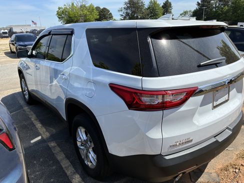 Used 2021 Chevrolet Traverse LS image 6
