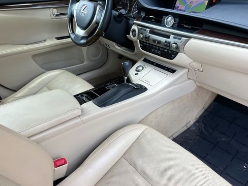 Used 2013 Lexus ES 350 w/ Luxury Pkg FWD image 15