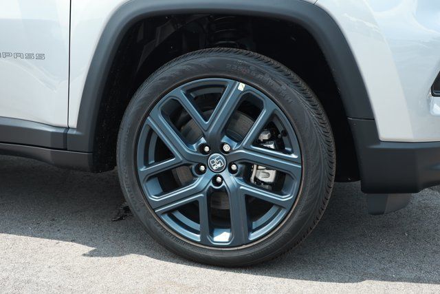 New 2026 Jeep Compass Latitude AWD/4WD image 5