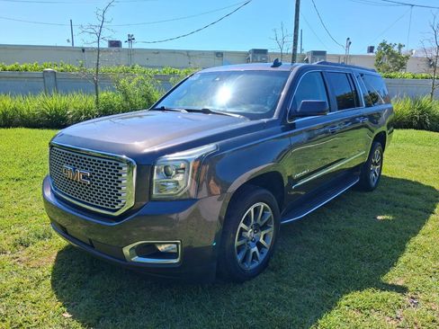 Used 2016 GMC Yukon XL Denali RWD image 2