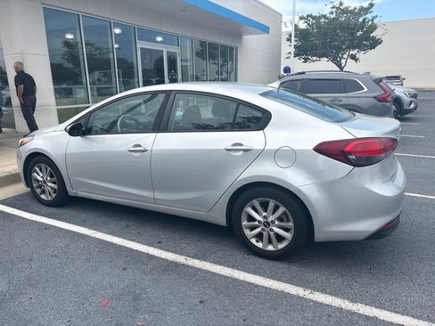 Used 2017 Kia Forte LX w/ LX Popular Package FWD image 2
