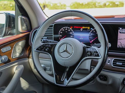 Certified 2024 Mercedes-Benz Maybach GLS 600 4MATIC image 20